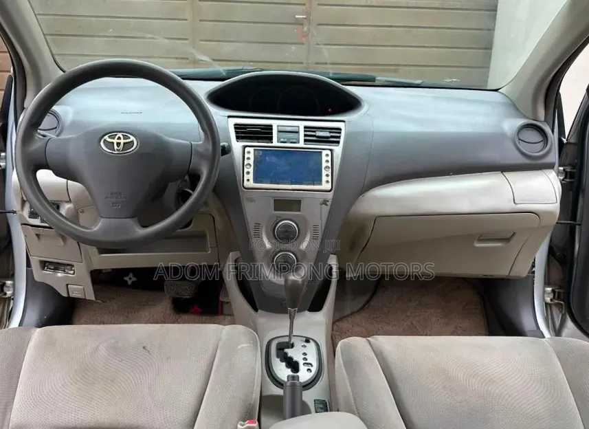 Toyota Belta 2010 Silver