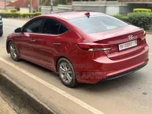 Hyundai Elantra SE 2018 Red