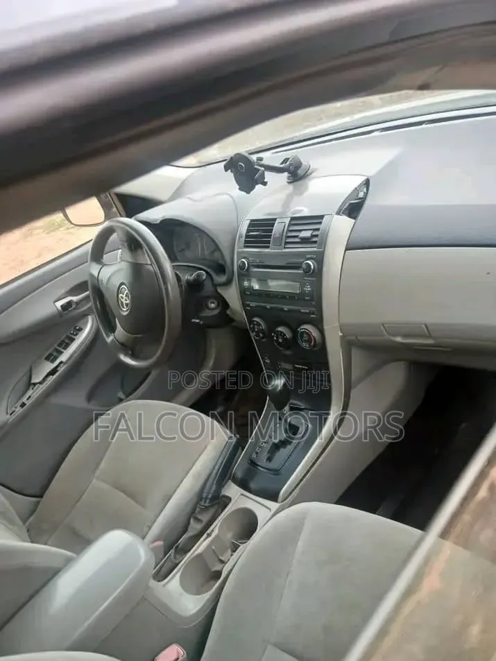 Toyota Corolla 2012 Gray
