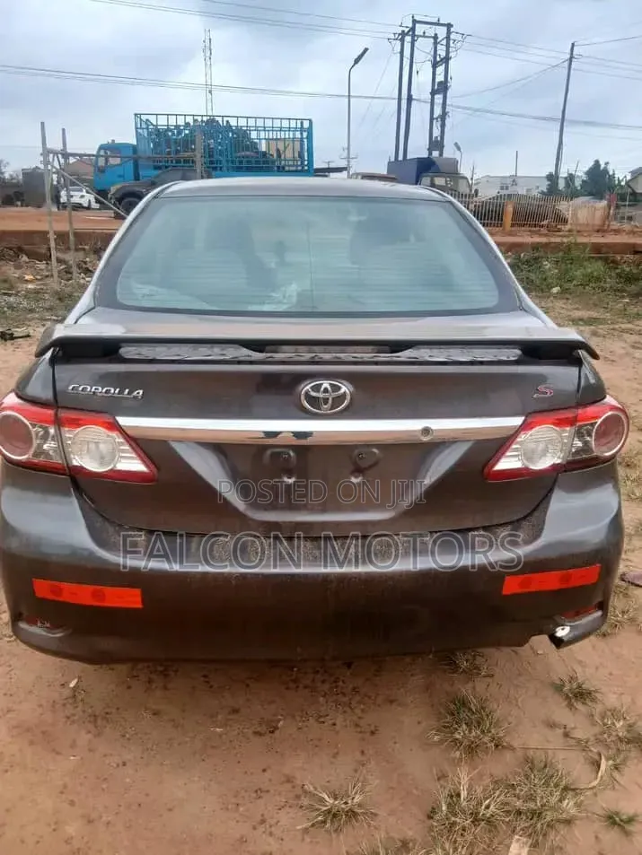 Toyota Corolla 2012 Gray
