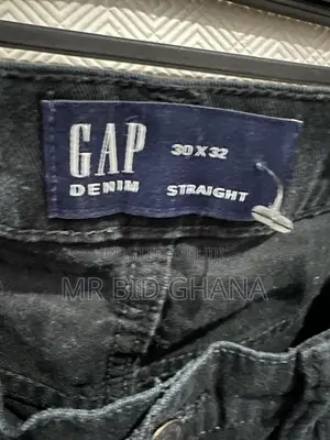 GAP Men’s Black Straight-Leg Jeans – 30W × 32L