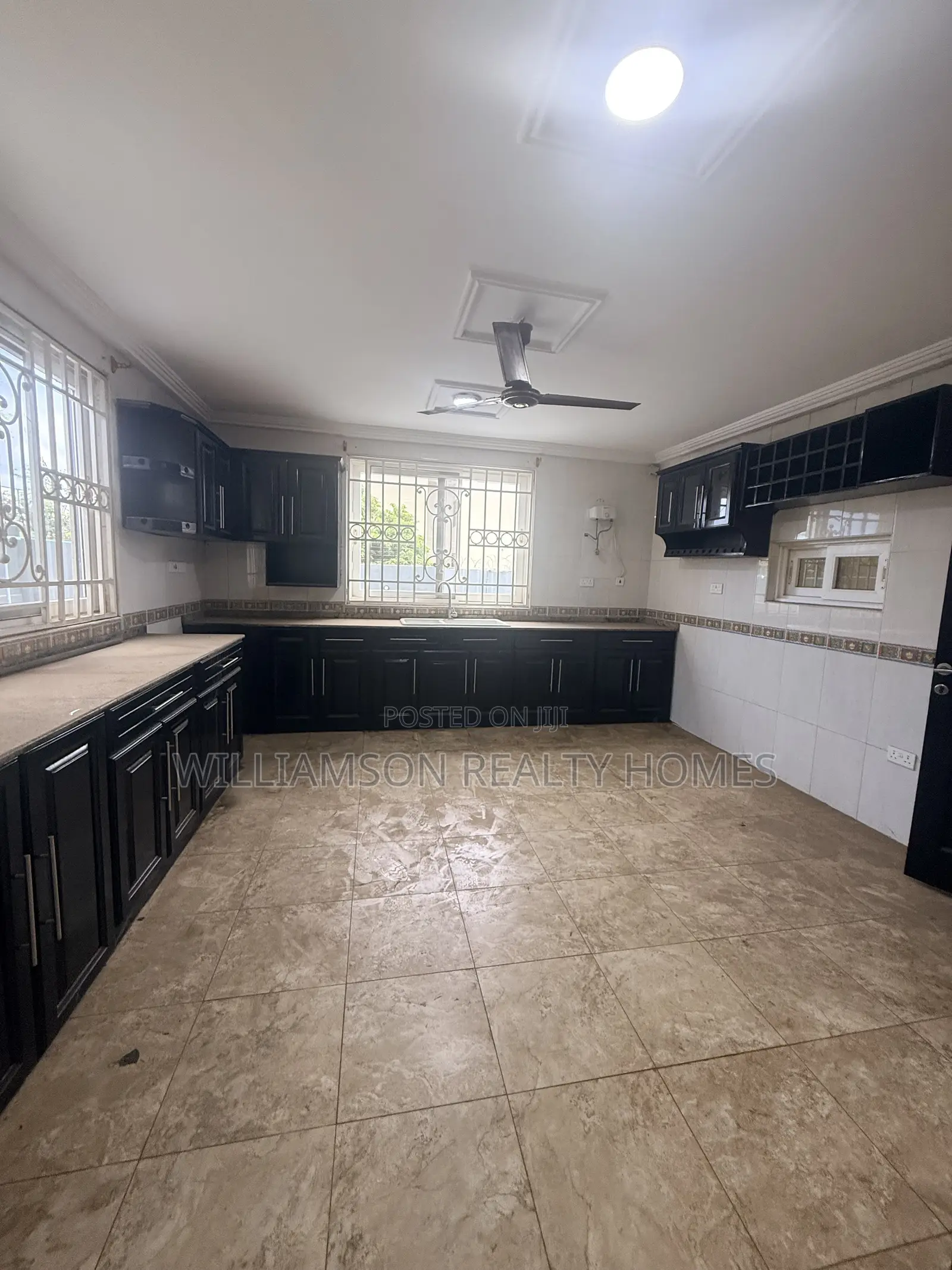 4bdrm House in Community 18 Area, Spintex for rent
