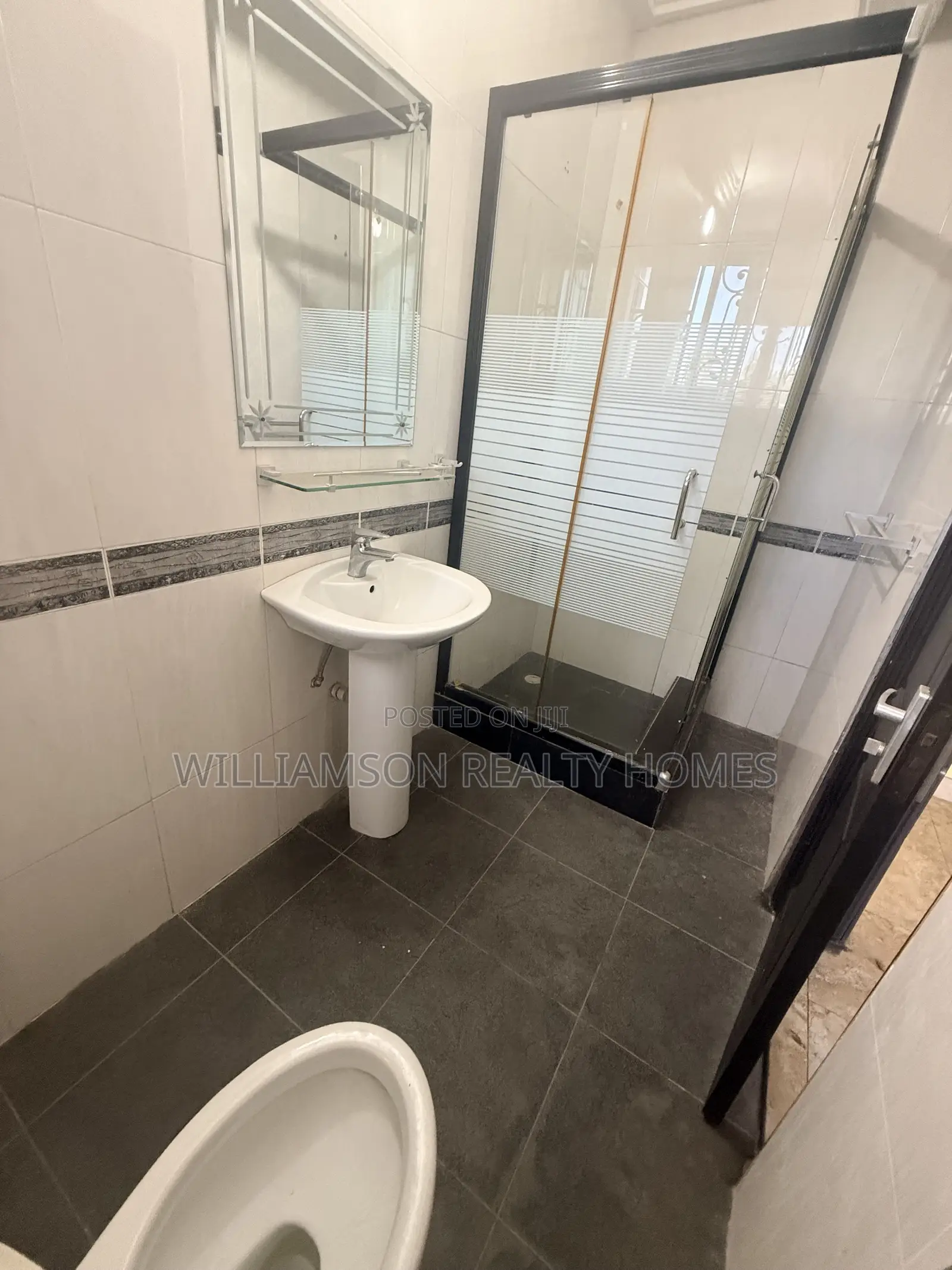 4bdrm House in Community 18 Area, Spintex for rent