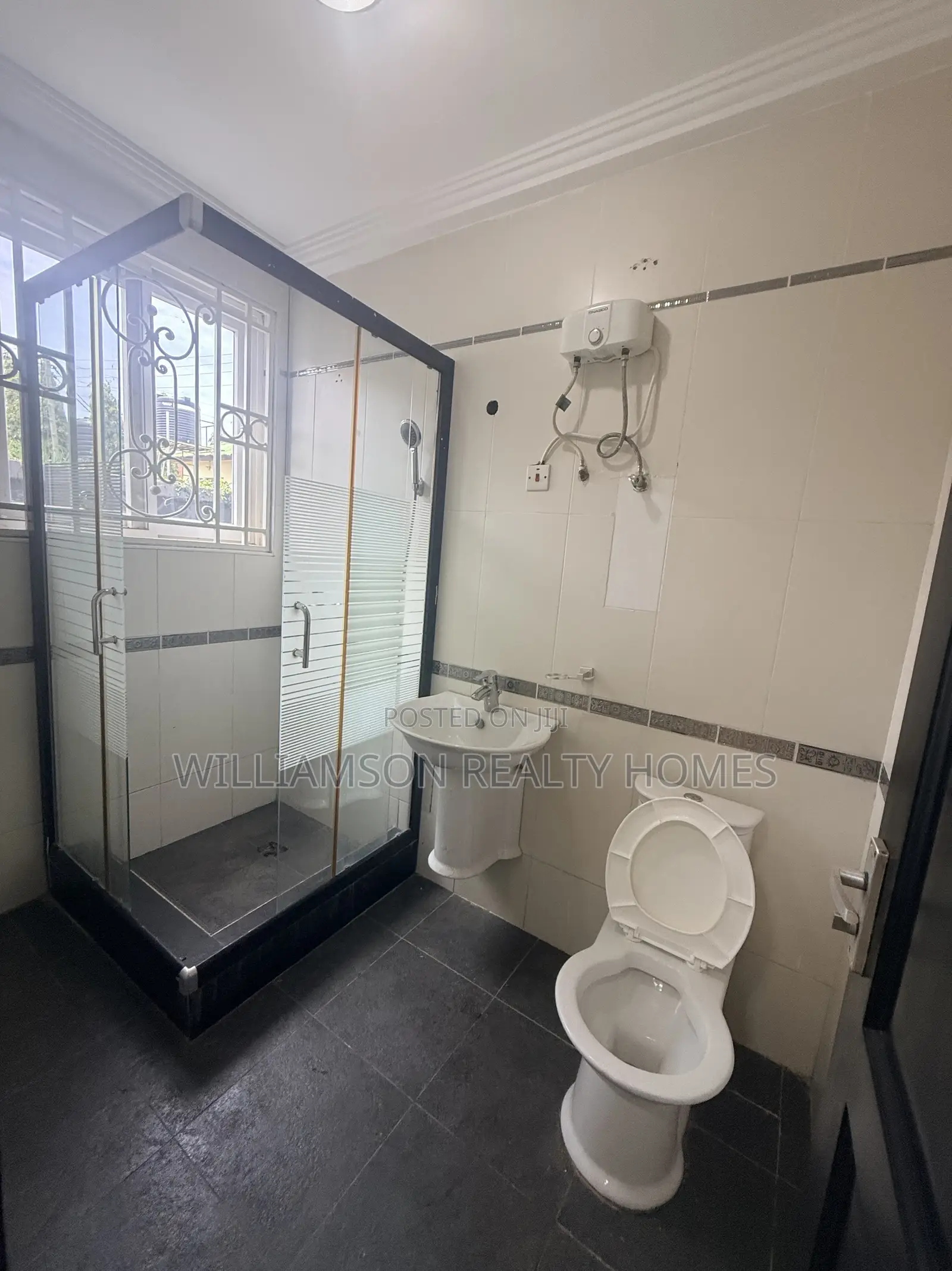 4bdrm House in Community 18 Area, Spintex for rent
