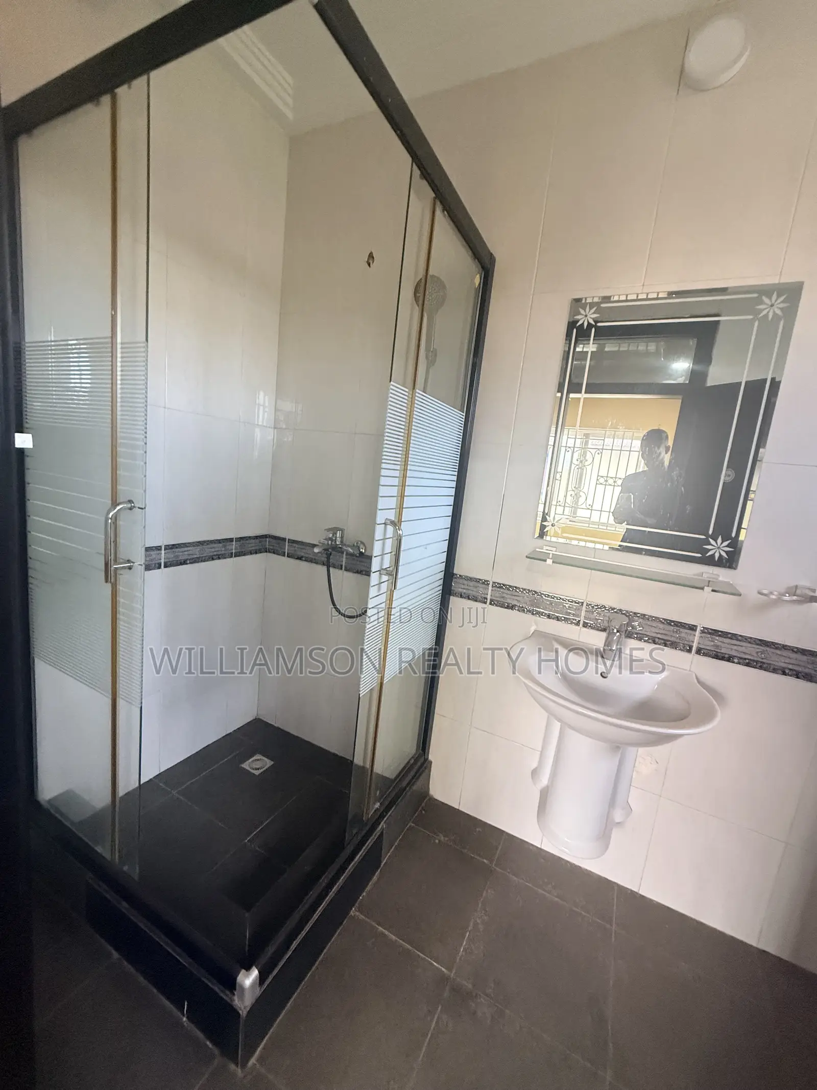 4bdrm House in Community 18 Area, Spintex for rent