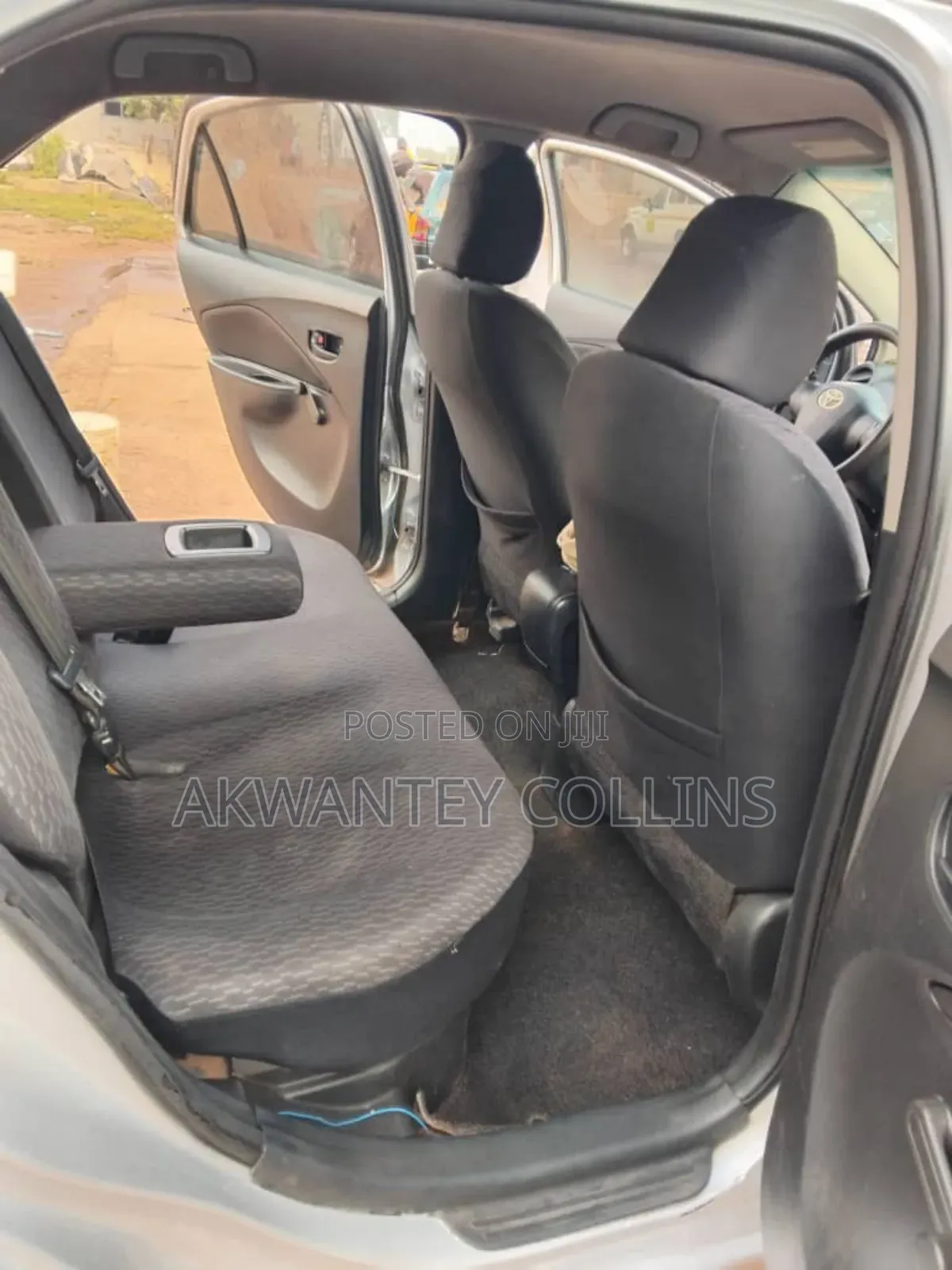 Toyota Yaris 2011 Silver