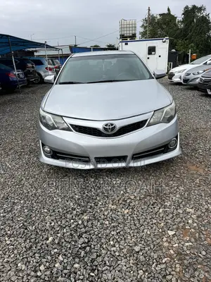 Toyota Camry SE 4dr Sedan (2.5L 4cyl 6A) 2014 Silver