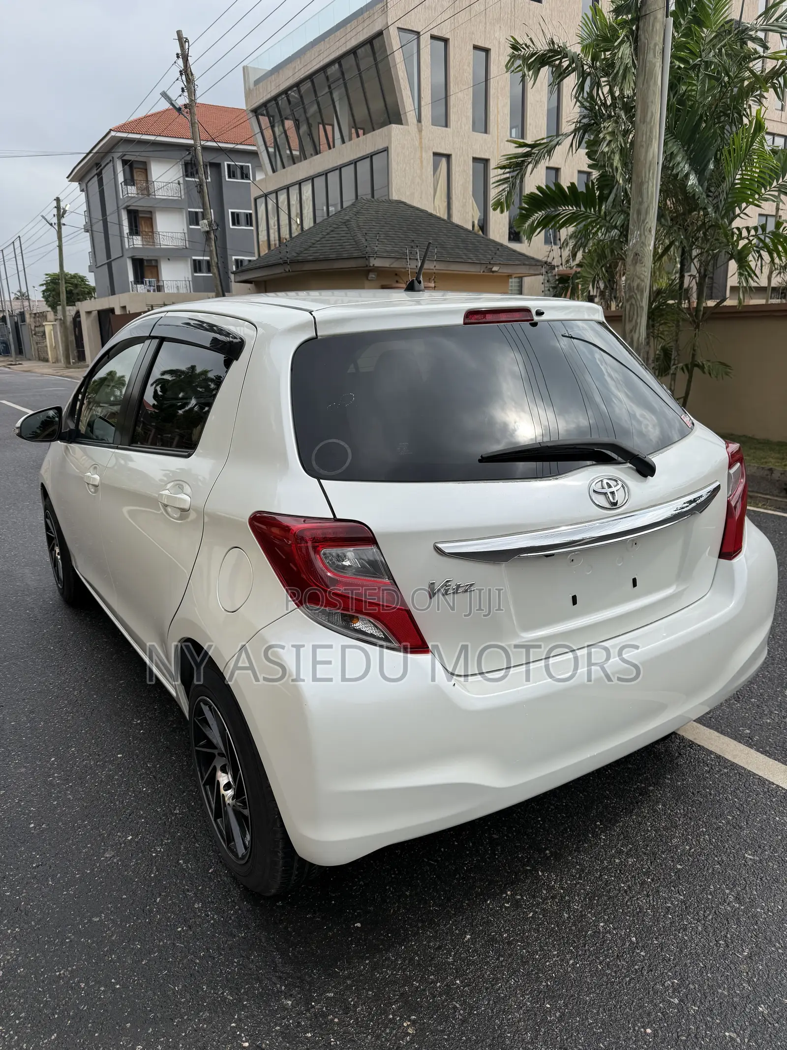 Toyota Vitz 1.3 FWD 3dr 2015 White