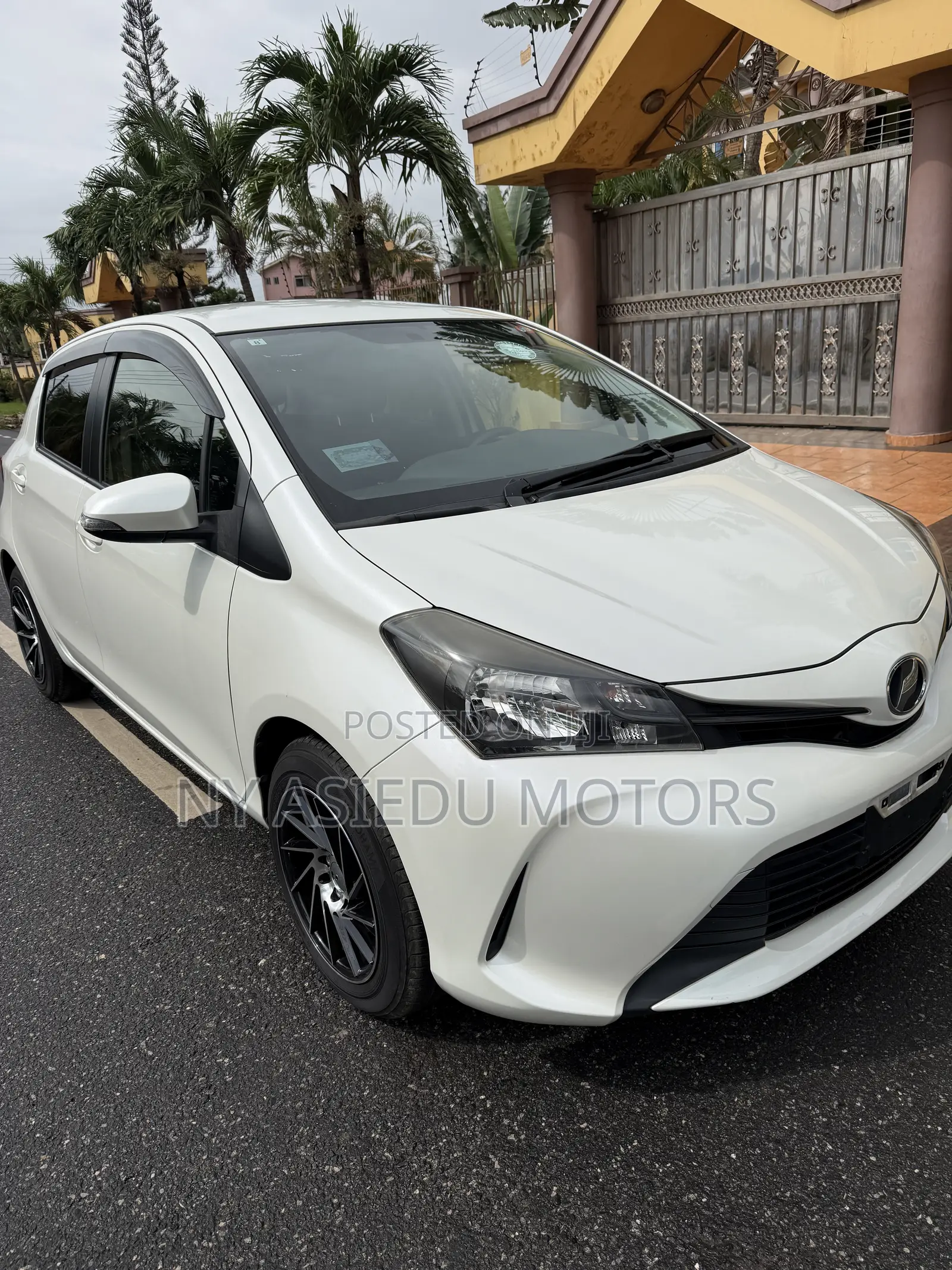 Toyota Vitz 1.3 FWD 3dr 2015 White