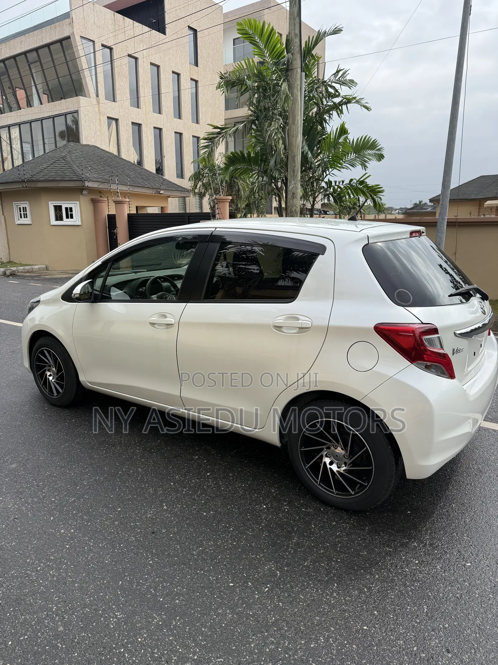 Toyota Vitz 1.3 FWD 3dr 2015 White