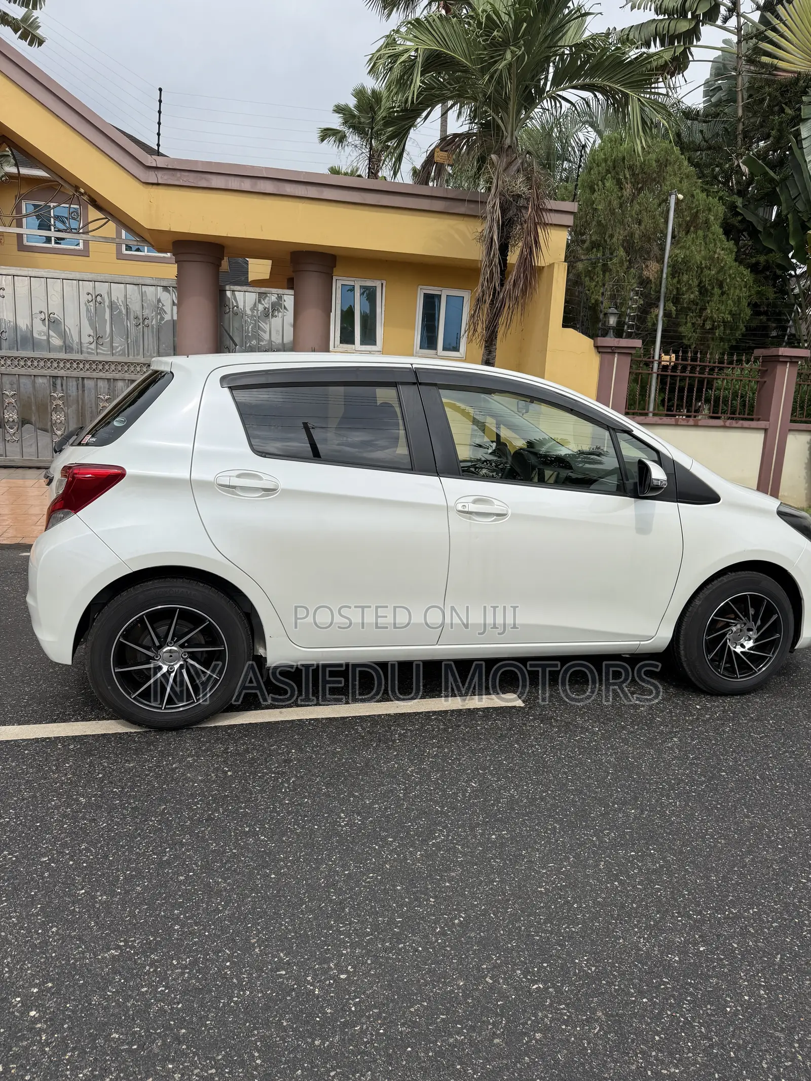 Toyota Vitz 1.3 FWD 3dr 2015 White