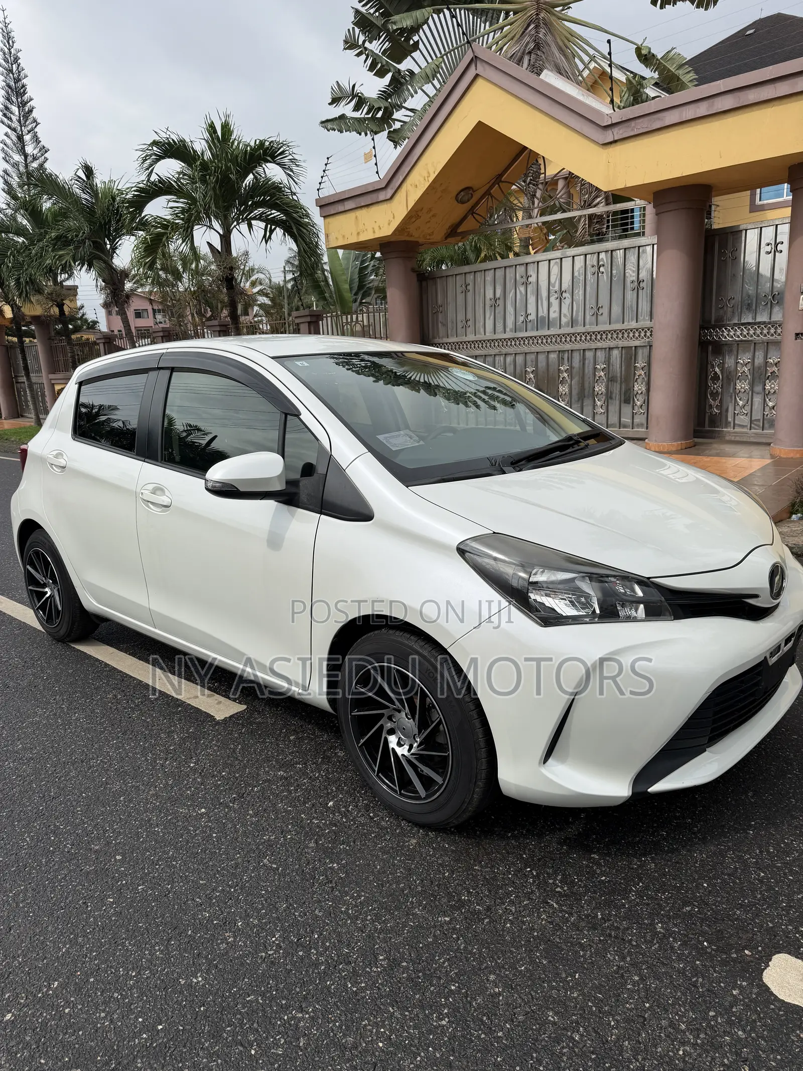 Toyota Vitz 1.3 FWD 3dr 2015 White