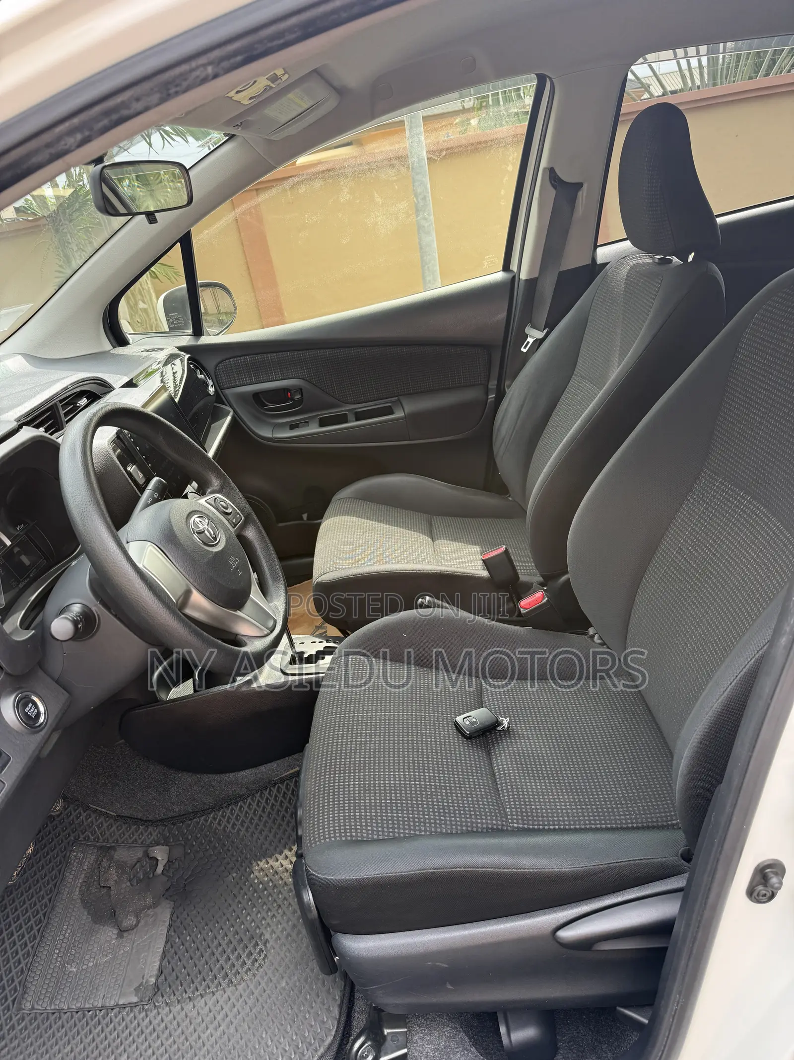 Toyota Vitz 1.3 FWD 3dr 2015 White