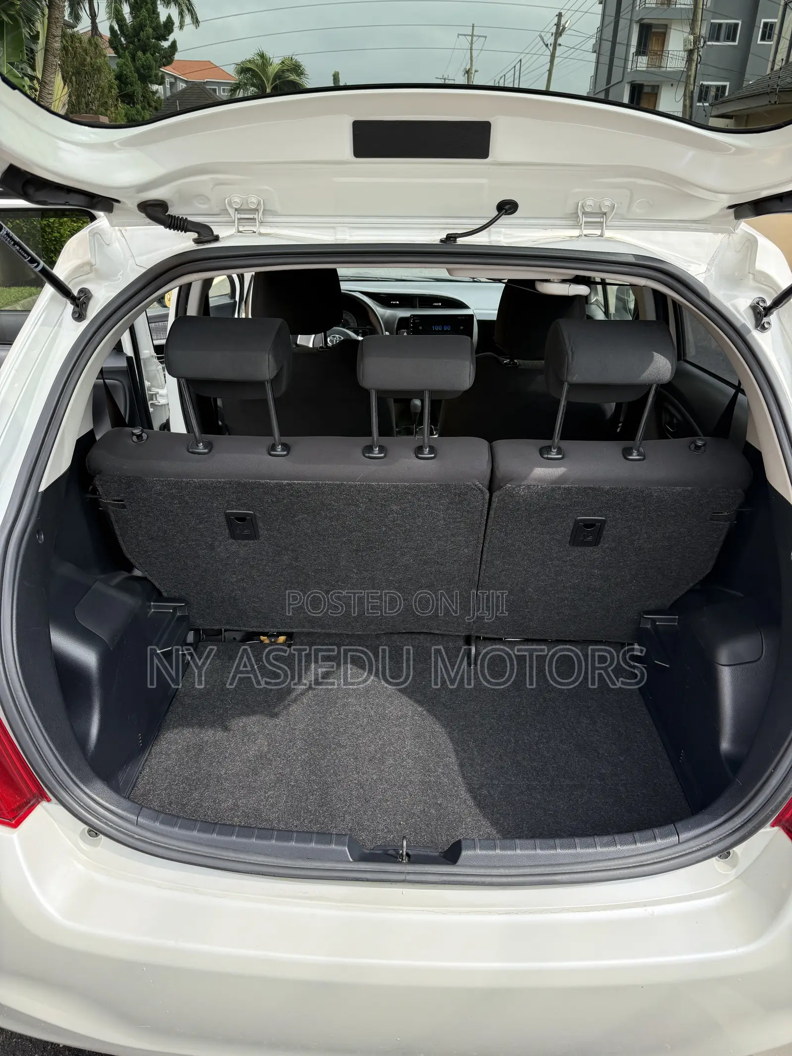 Toyota Vitz 1.3 FWD 3dr 2015 White