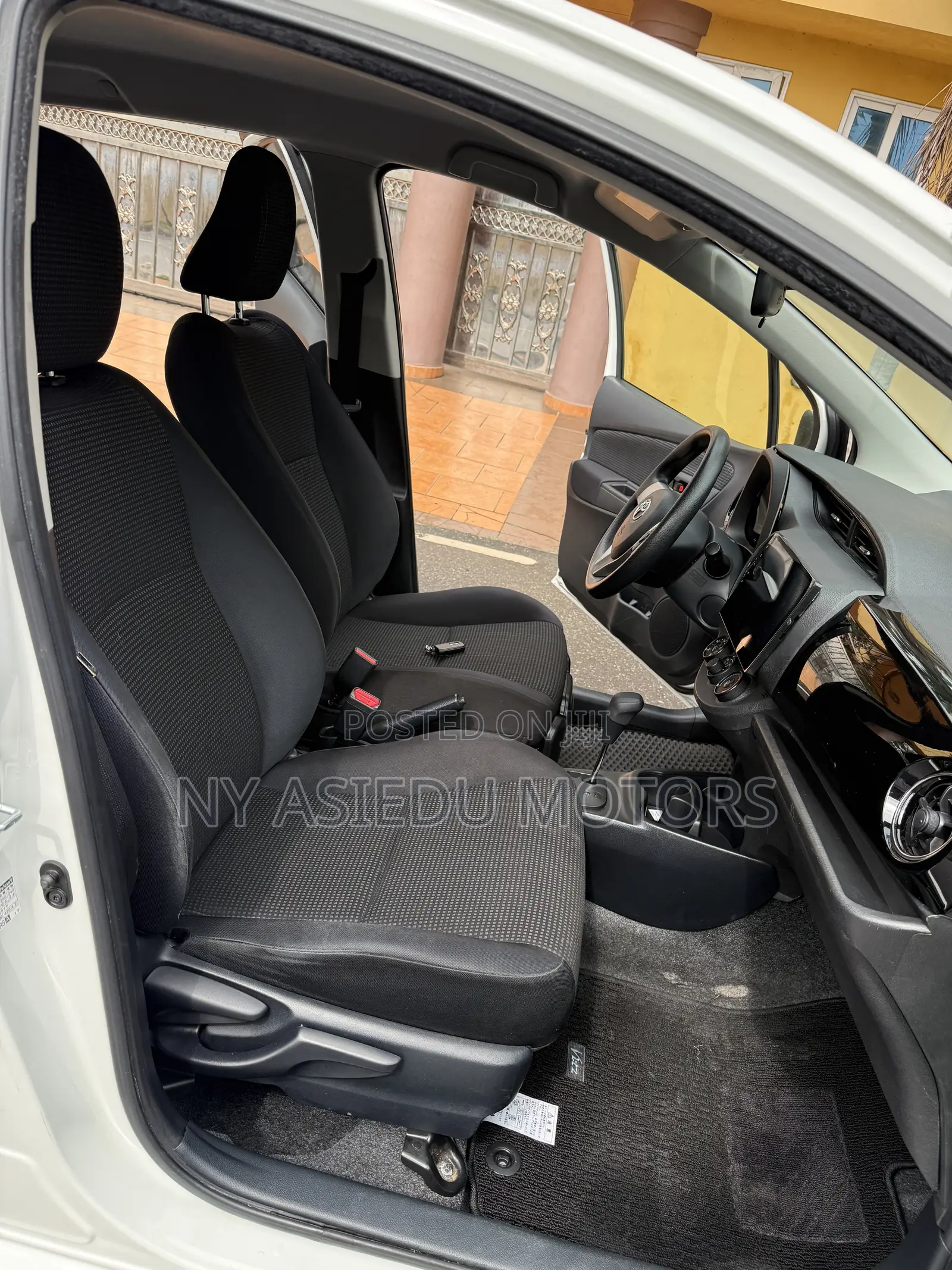 Toyota Vitz 1.3 FWD 3dr 2015 White