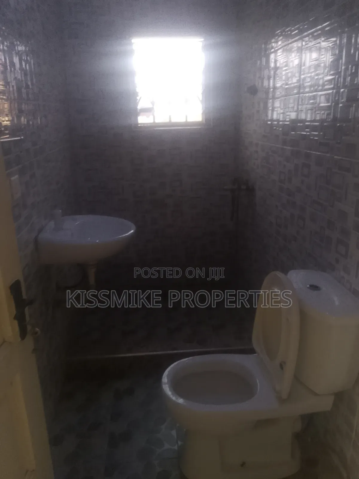 2bdrm Apartment in Kismike Investment, Nyanmekye for rent