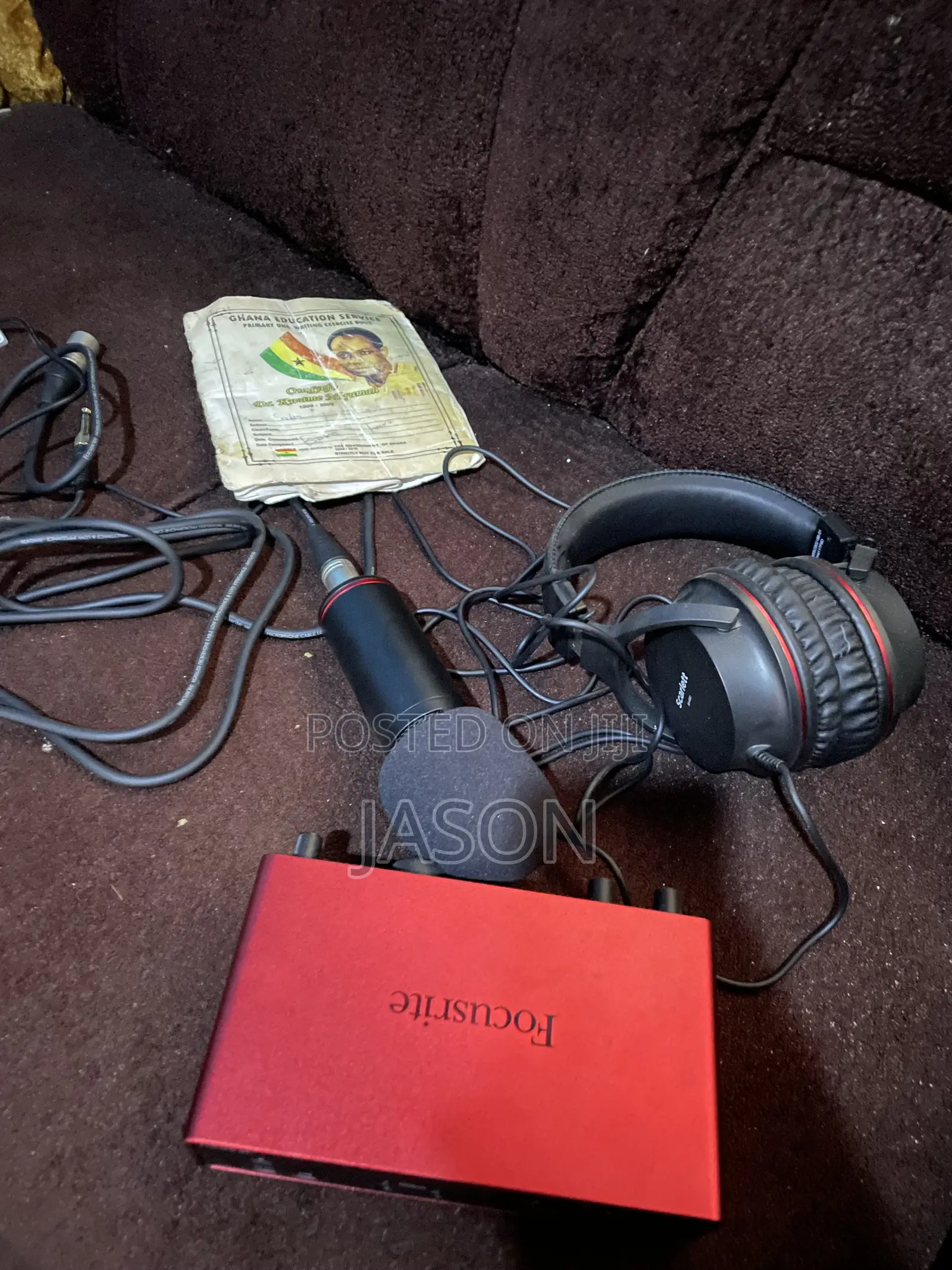 Focusrite Scarlet 4th Gen 2i2 Bundle With Studio Monitor