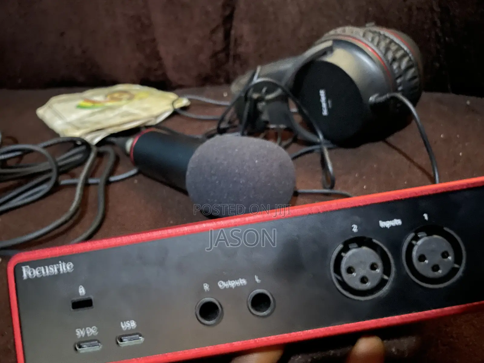 Focusrite Scarlet 4th Gen 2i2 Bundle With Studio Monitor
