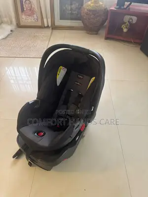 Original Britax Infant Car Seat With Installation Base. Neatly Used An