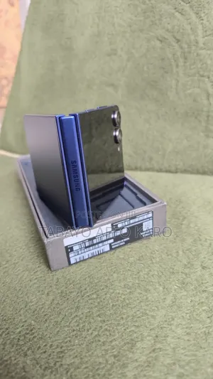 New Samsung Galaxy Z Flip7 256 GB Blue