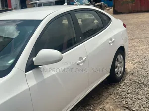 Hyundai Elantra 2010 White