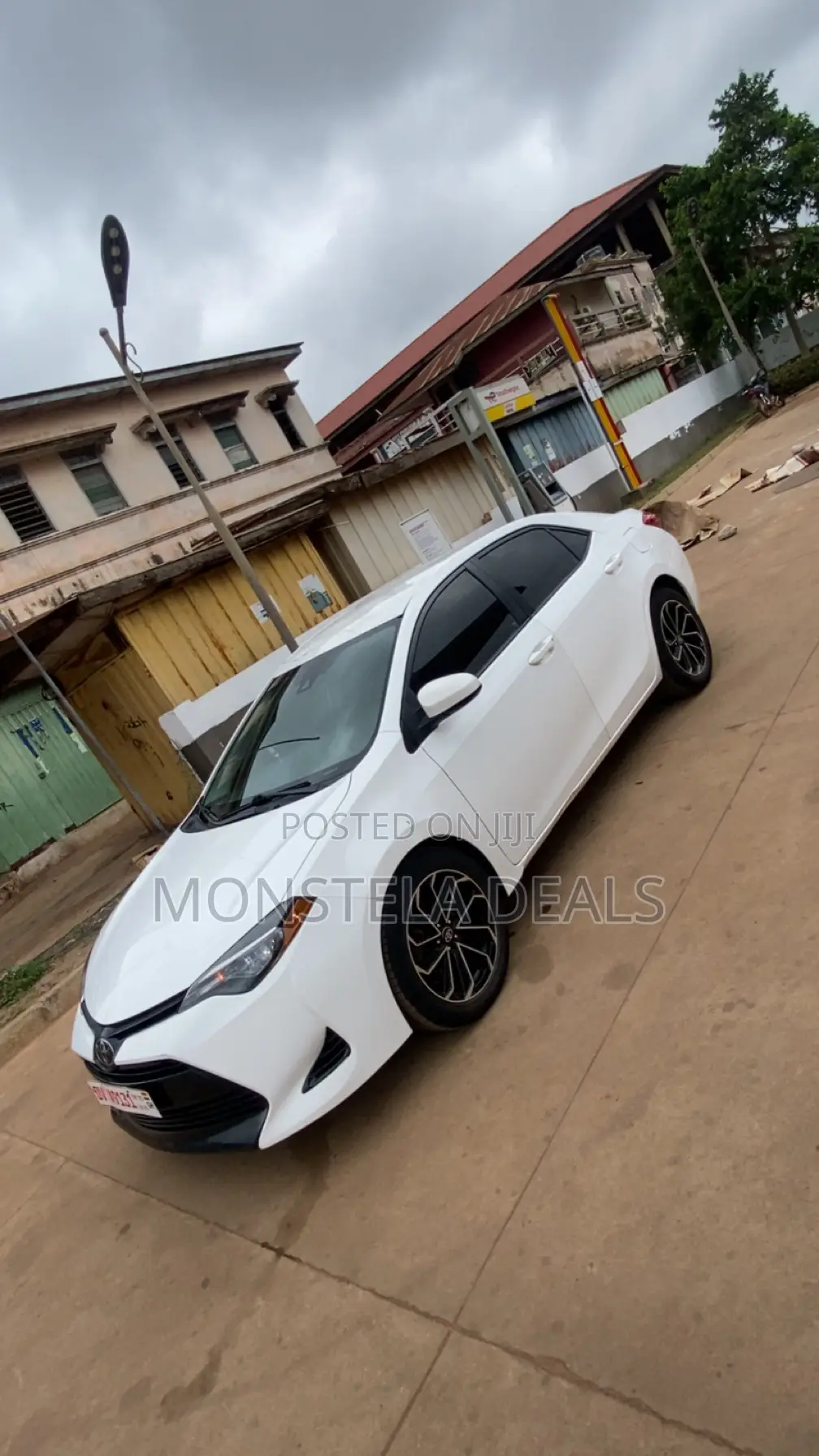 Toyota Corolla LE ECO 4dr Sedan (1.8L 4cyl CVT) 2017 White