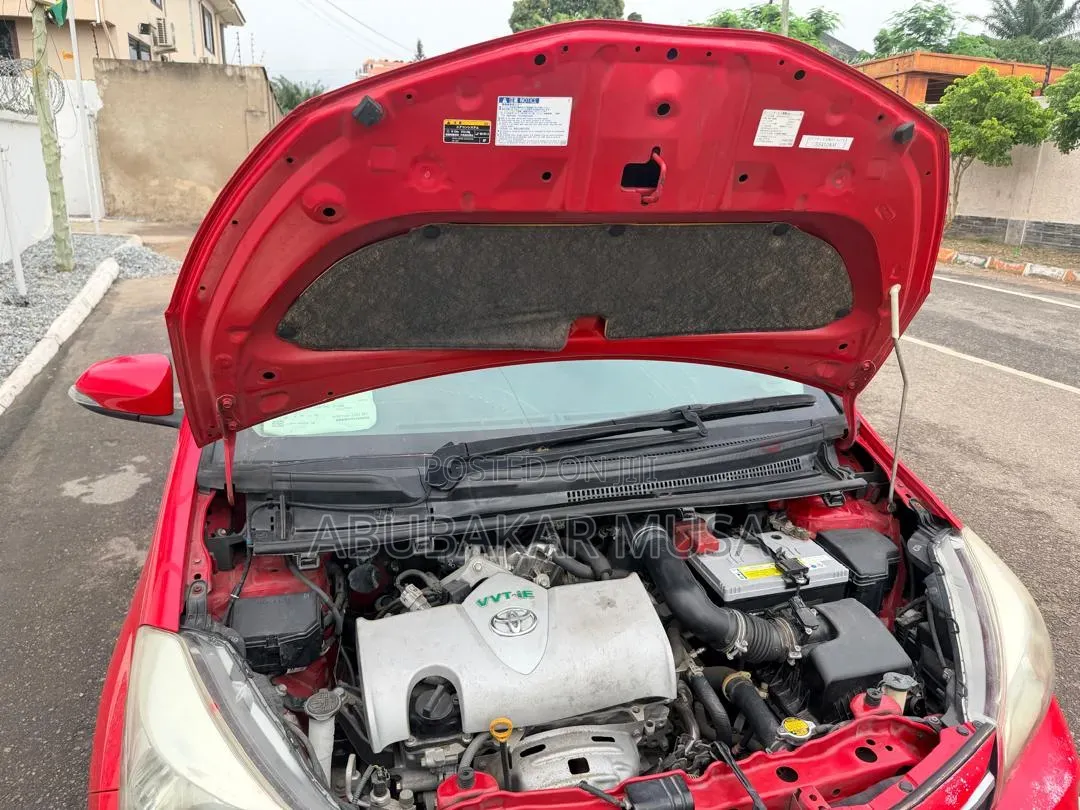 Toyota Vitz 1.3 AWD 5dr 2015 Red