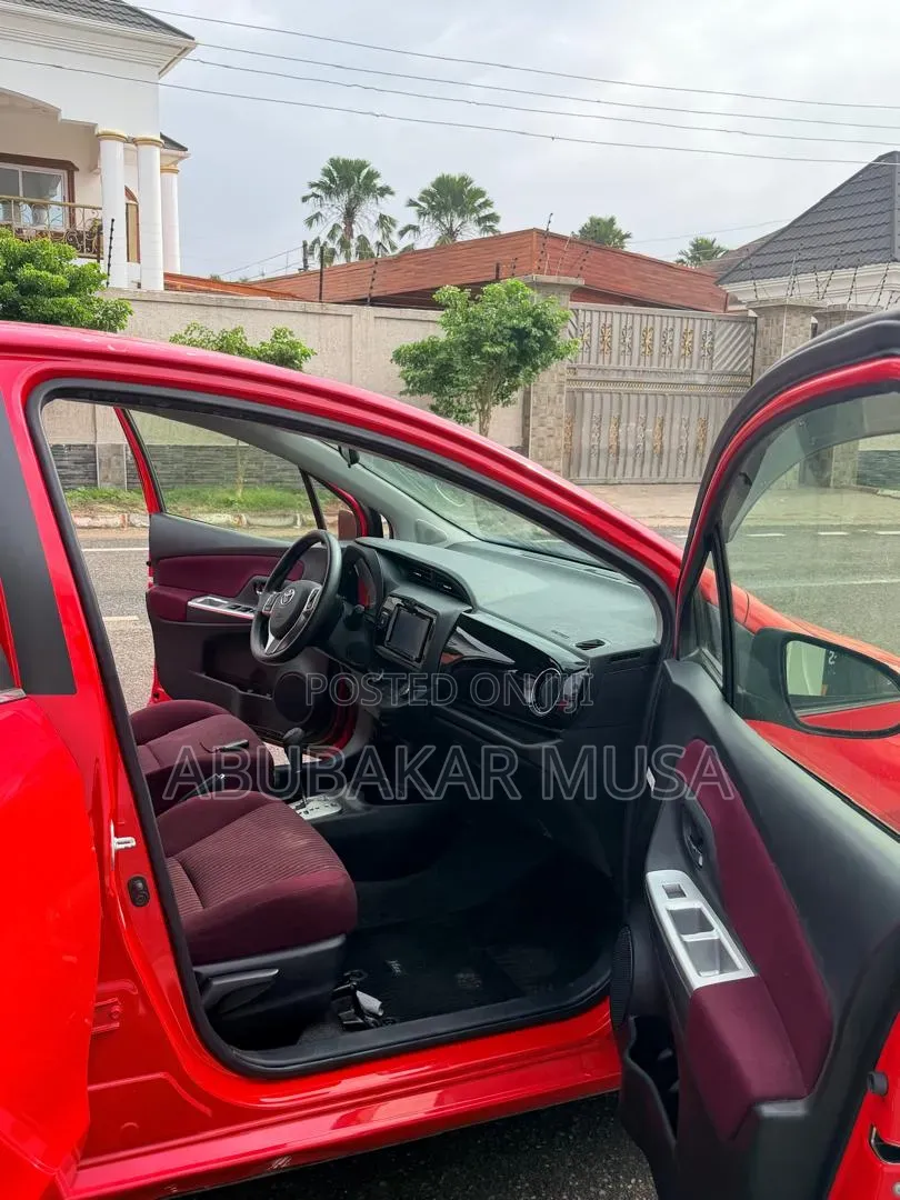 Toyota Vitz 1.3 AWD 5dr 2015 Red