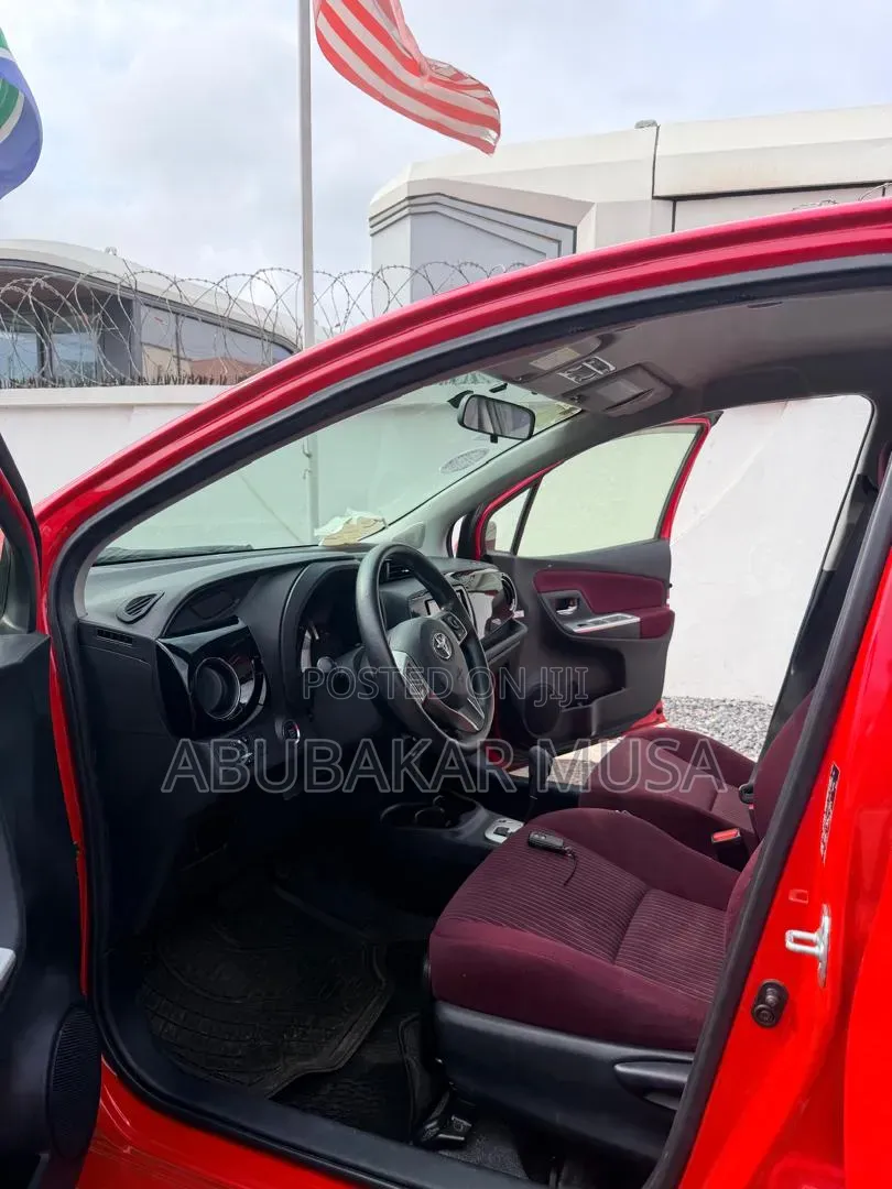 Toyota Vitz 1.3 AWD 5dr 2015 Red