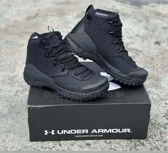 Under Armour Sneakers