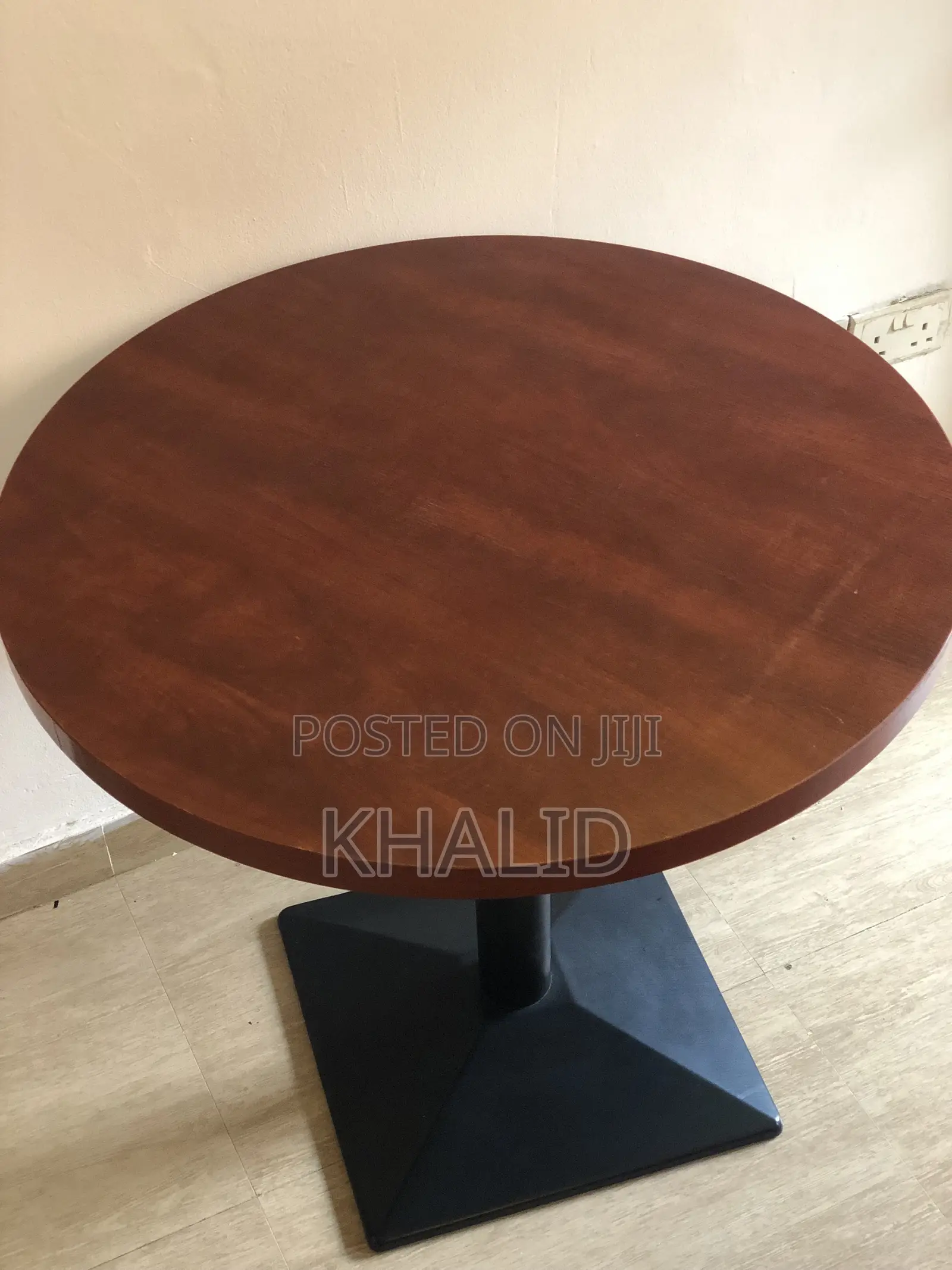 Modern Round Dining,café/Bistro Table – Wooden Top Metal Base