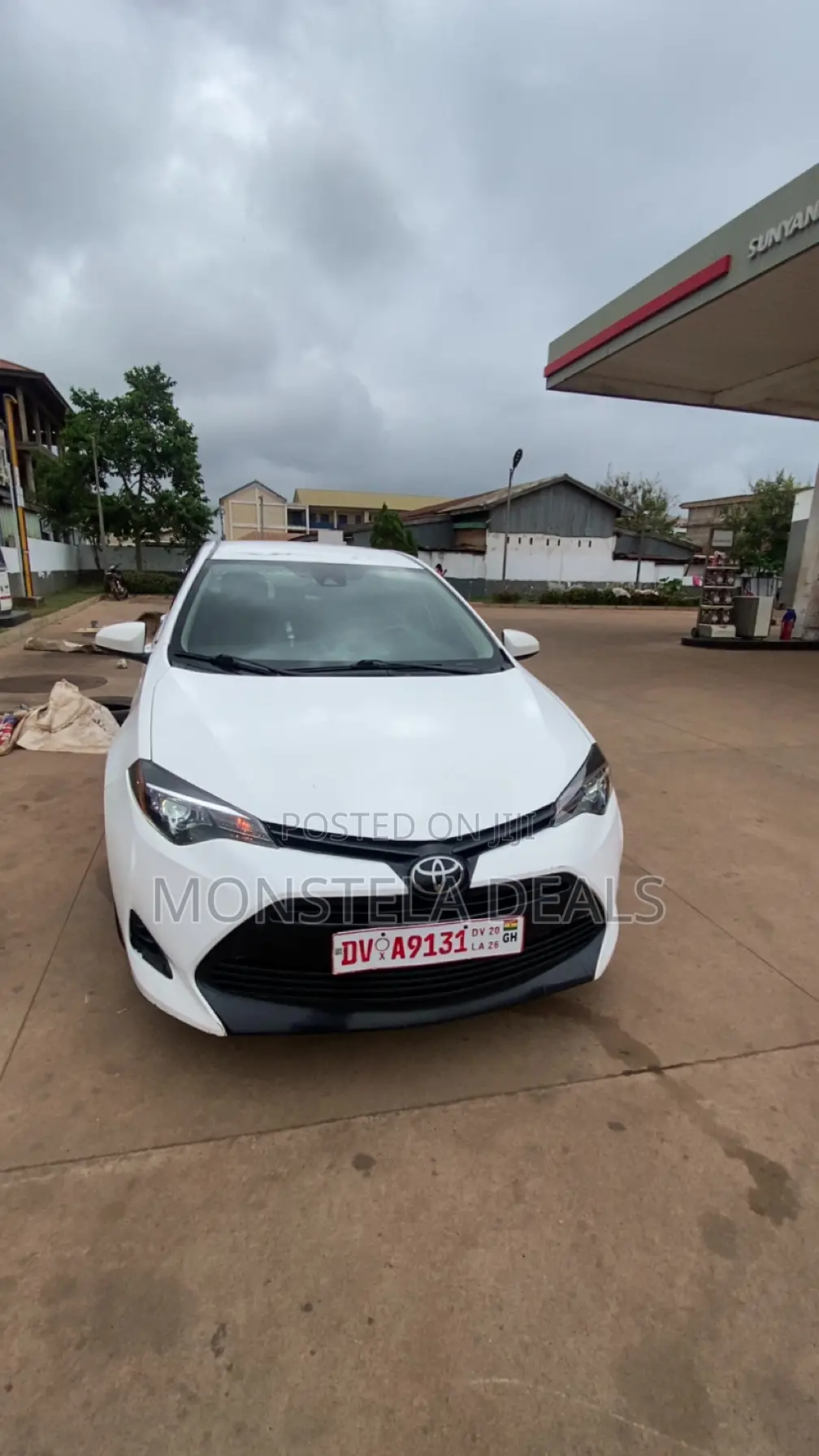Toyota Corolla LE ECO 4dr Sedan (1.8L 4cyl CVT) 2017 White