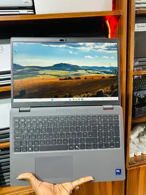 Laptop Dell Latitude 3550 8GB Intel Core Ultra 5 SSD 256GB
