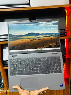 Laptop Dell Latitude 3550 8GB Intel Core Ultra 5 SSD 256GB