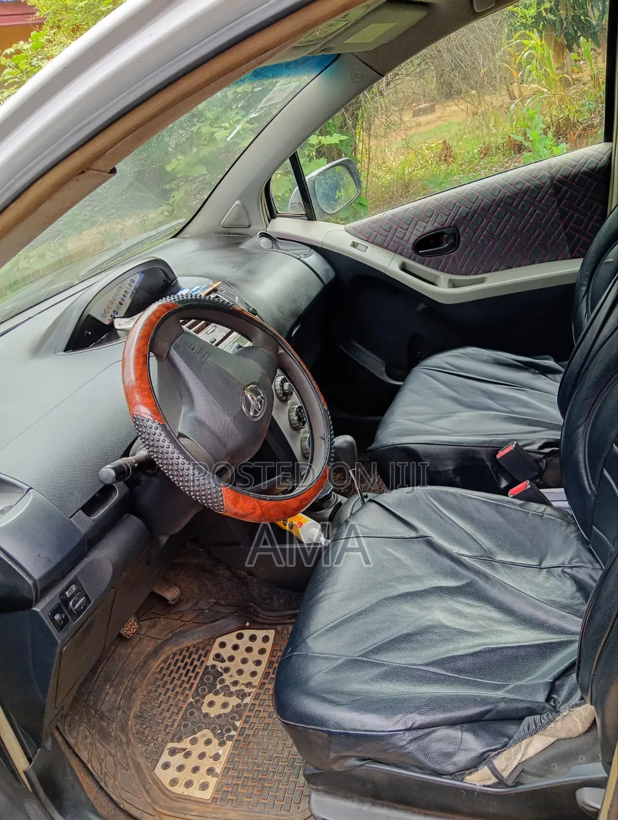 Toyota Yaris 2011 Gray