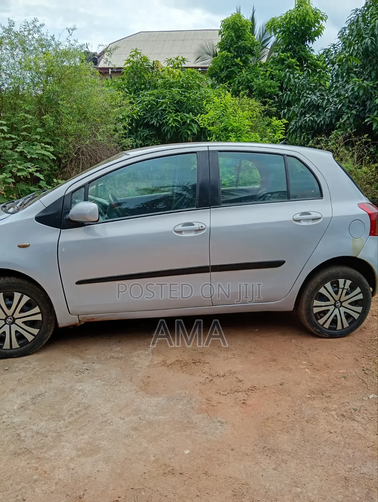 Toyota Yaris 2011 Gray