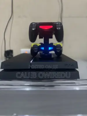 PS4 With 5games and 2controllers