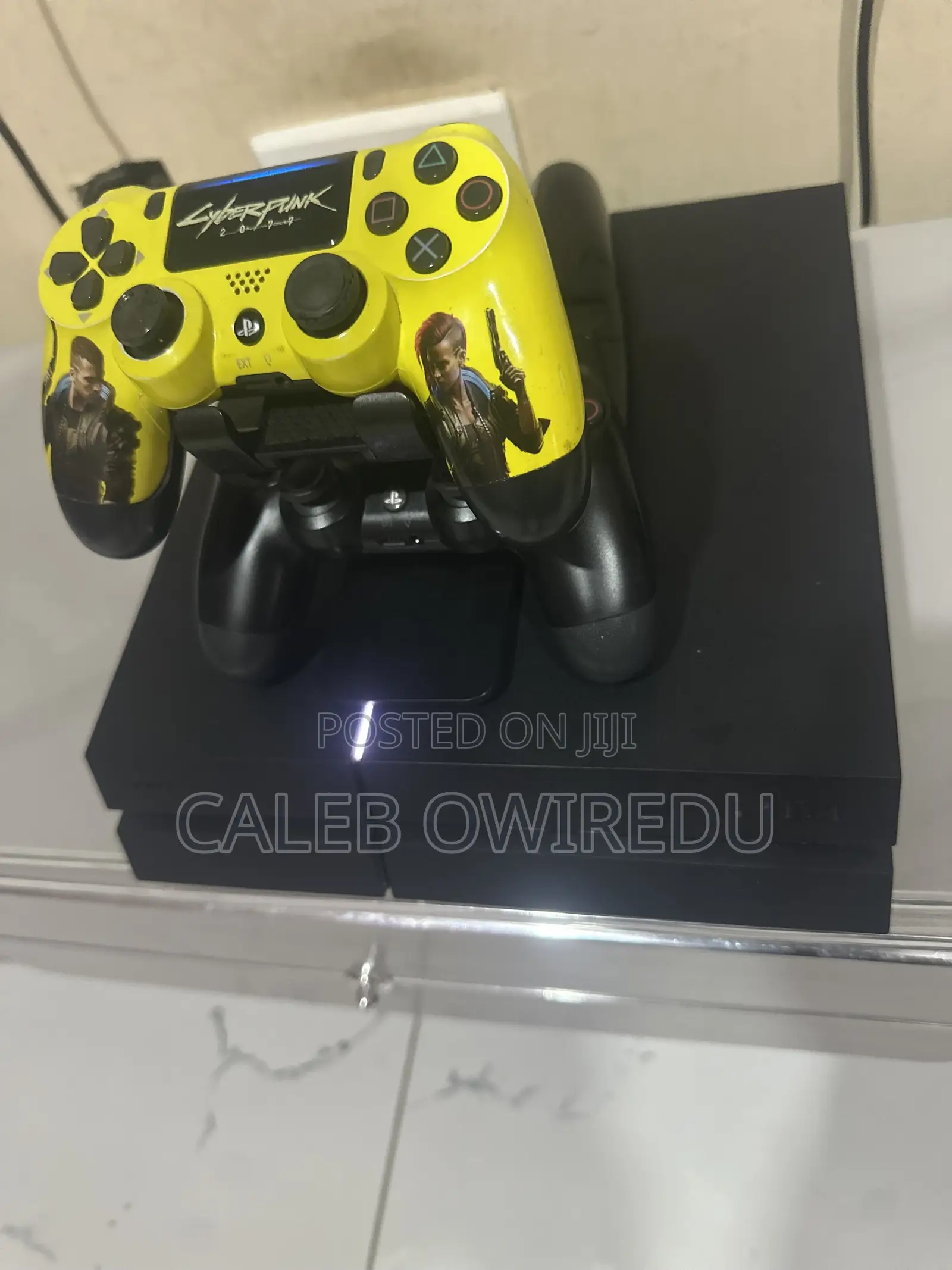 PS4 With 5games and 2controllers