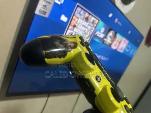 PS4 With 5games and 2controllers