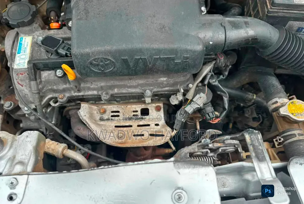 Toyota Belta 2010 Silver