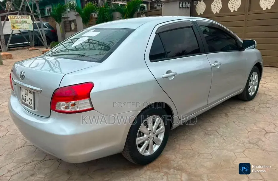 Toyota Belta 2010 Silver