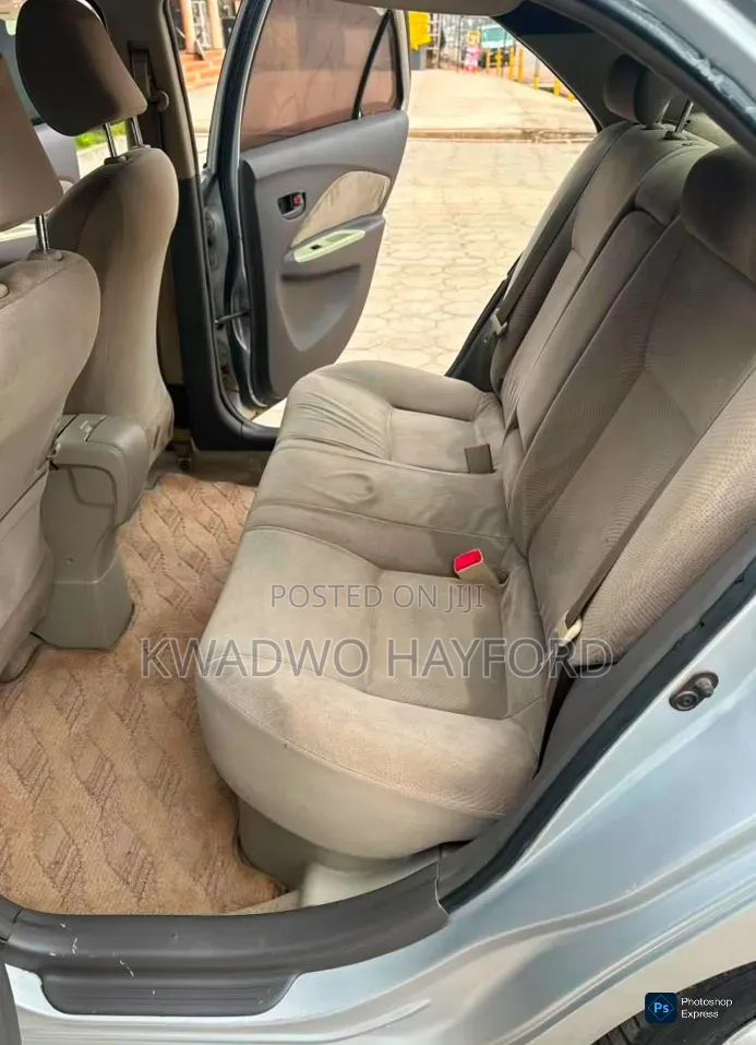 Toyota Belta 2010 Silver