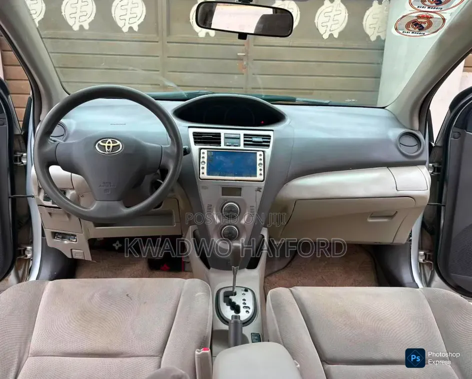 Toyota Belta 2010 Silver