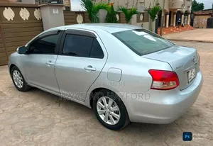 Toyota Belta 2010 Silver