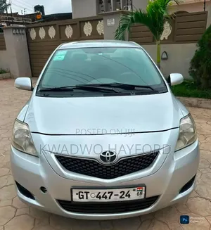 Toyota Belta 2010 Silver