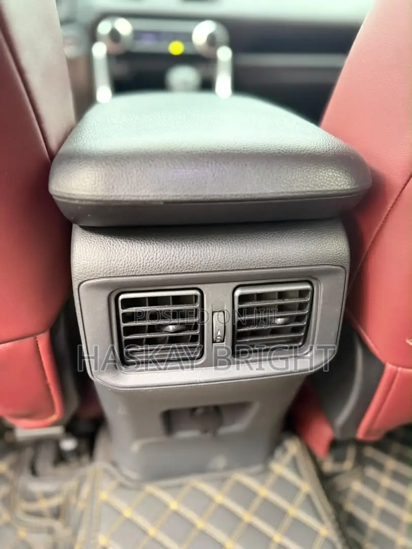 Toyota RAV4 2021 White