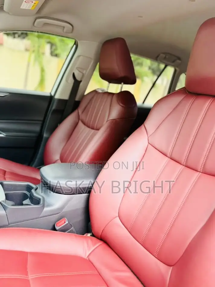 Toyota RAV4 2021 White