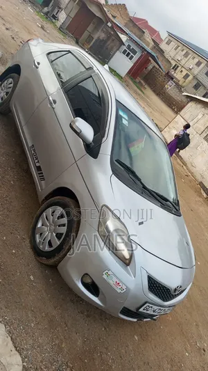 Toyota Belta 2010 Silver