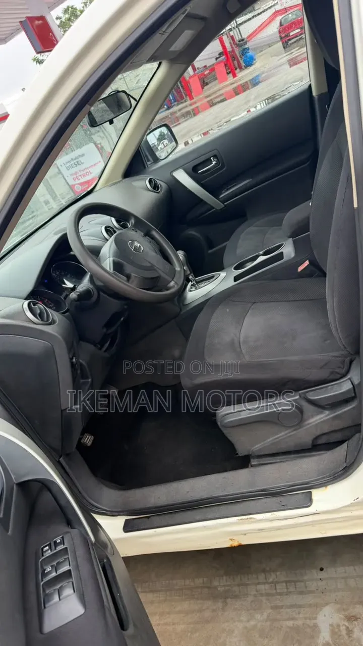Nissan Rogue 2011 White