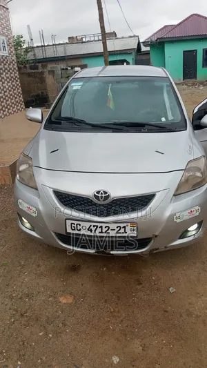 Toyota Belta 2010 Silver